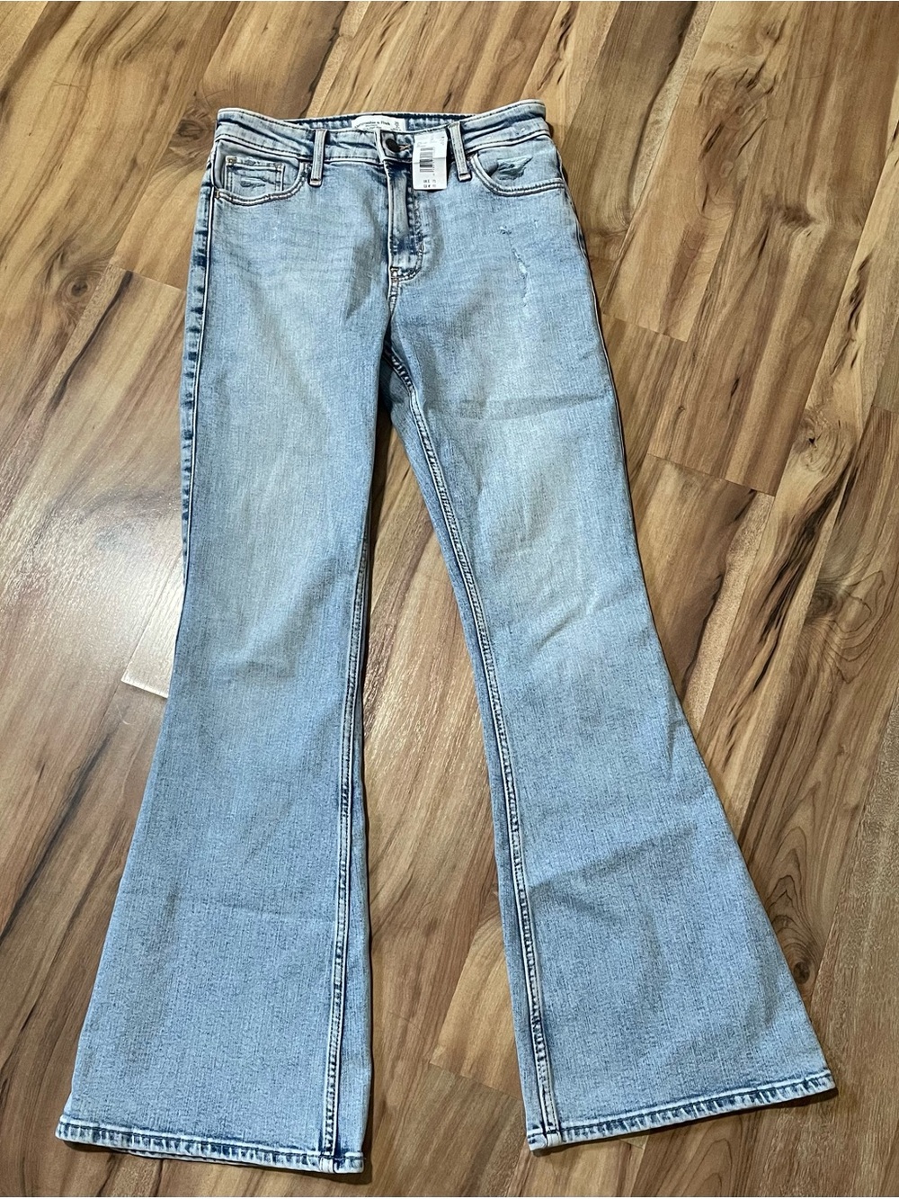 NWT Abercrombie Ultra High Rise Flare Jeans Light Vintage Wash Retro Sz 2